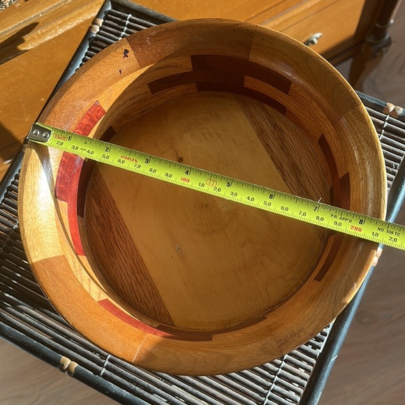 Beautiful footed wood bowl with multiple wood colors - Picture 9 of 9